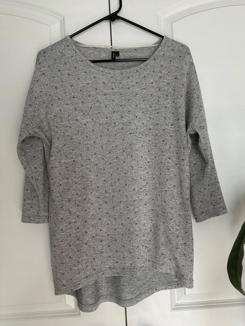 Vero Moda Soft Light Gray Scoop Neck 3/4 Sleeve Top with Pink Dot Print